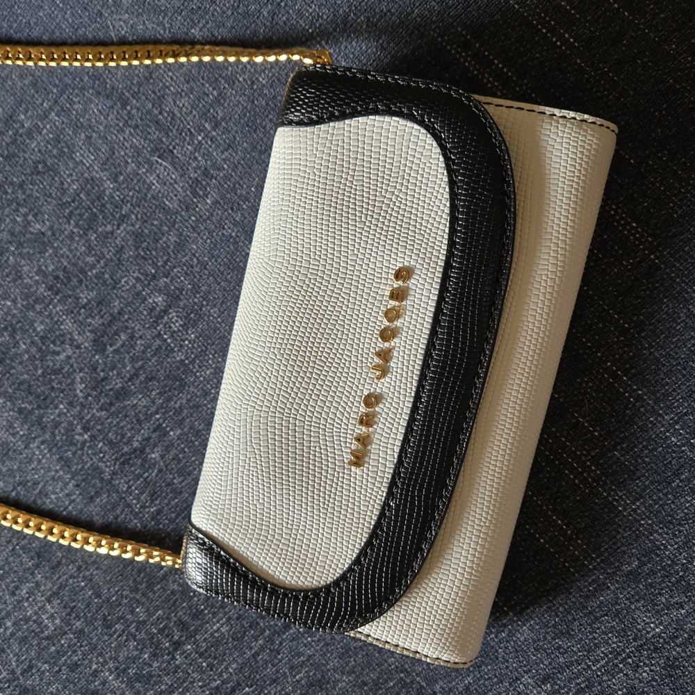 Marc Jacobs Black and Cream Crossbody Bag with Gold Chain - Picture 3 of 8